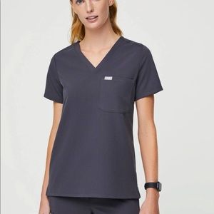 Used figs charcoal Catarina scrub top xs